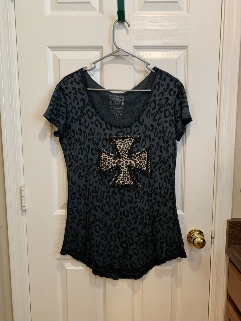 Black Leopard-Print Short Sleeve Tee with Leopard Cross